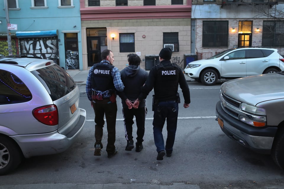 Acusan a pastor de Pensilvania por abuso y posesión de pornografía infantil