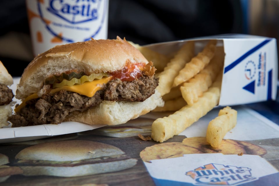 White Castle retira hamburguesas congeladas ante posible contaminación