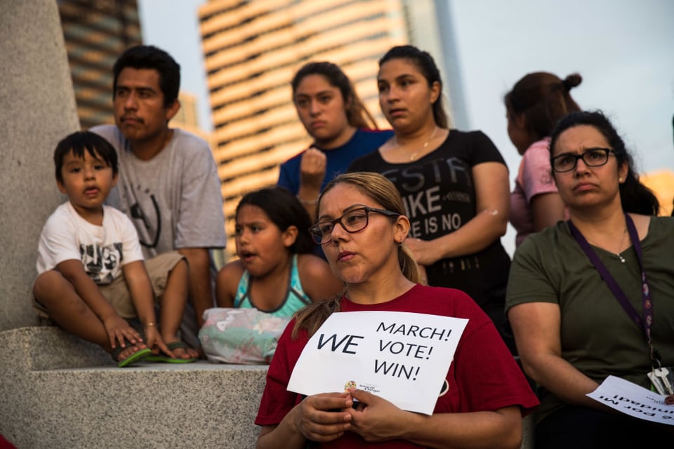 Aprueban consulta en las urnas para hacer de Tucson ciudad santuario