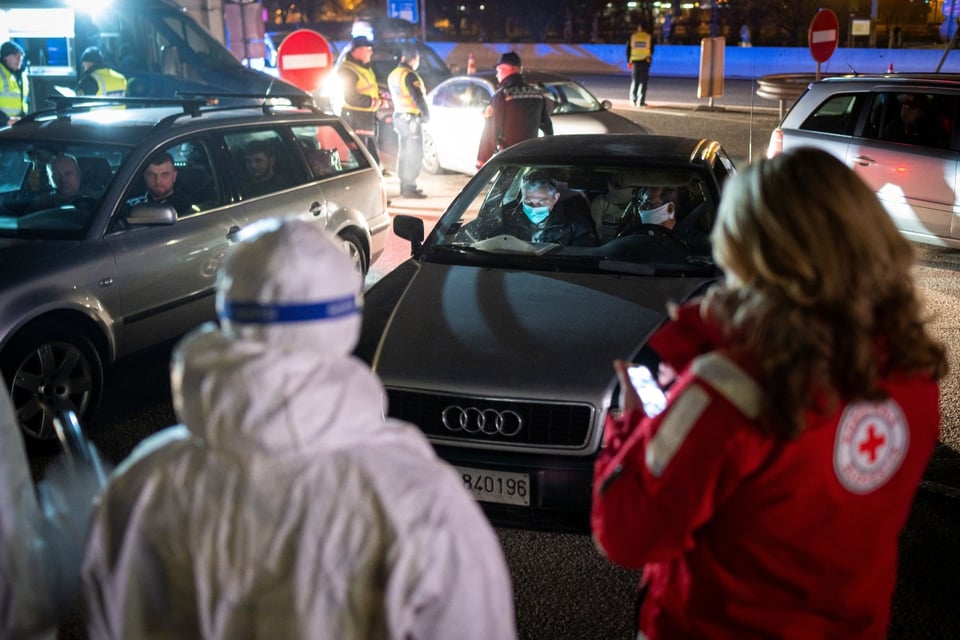 Actor de la serie Gomorra, Luca Franzese permaneció encerrado con su hermana muerta a consecuencia del coronavirus en Italia (VIDEO) featured image