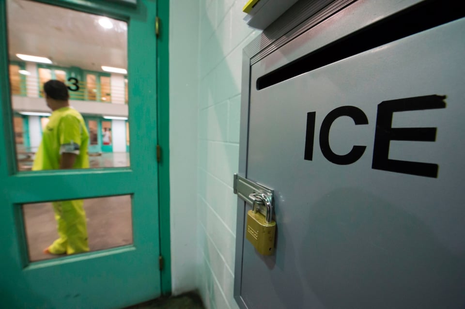 Revocan orden de reducir número de indocumentados por coronavirus en Centro de Detención