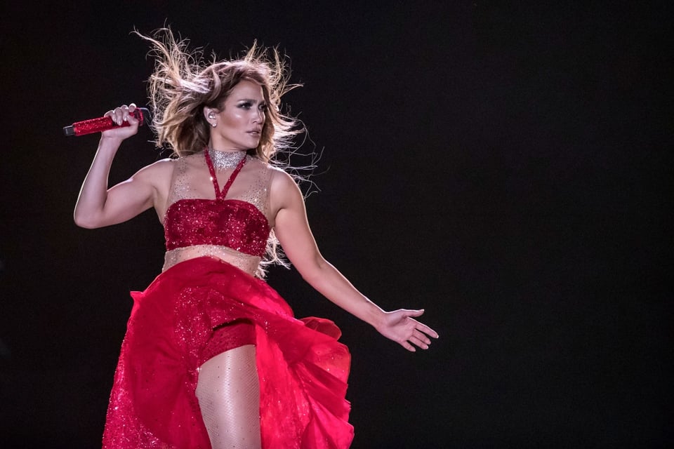 JLo abre sus piernas en tanga y casi ‘se le sale’ su parte más íntimas (FOTO) featured image