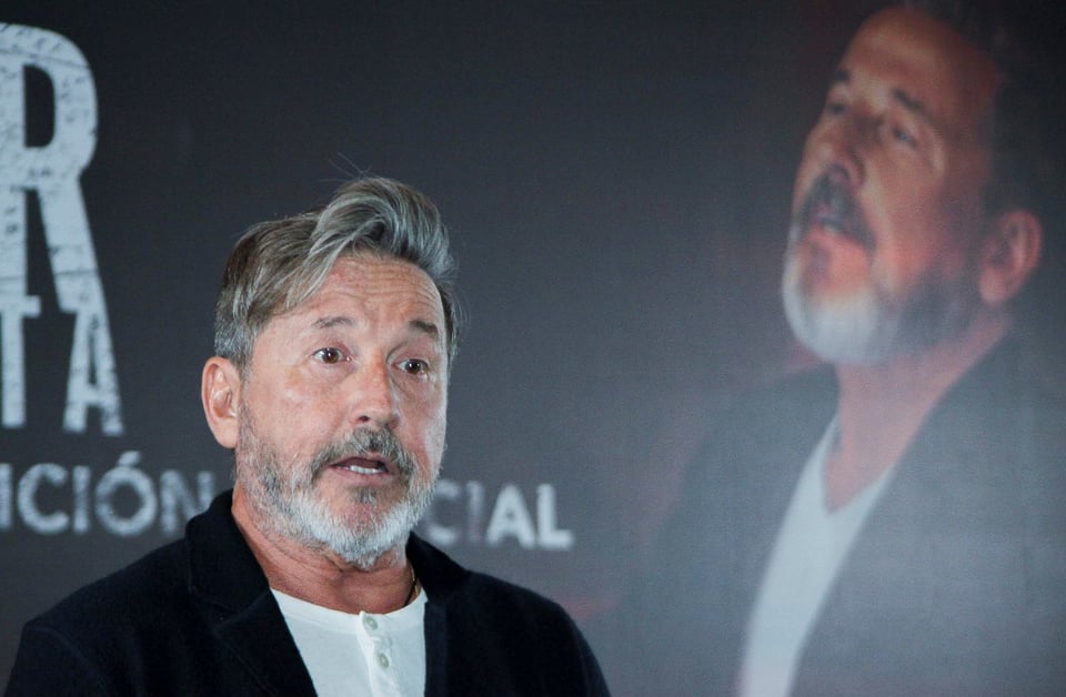 Esposa de Ricardo Montaner aparece como nunca muy sexy enseñando piernas y el cantante le lanza piropo inesperado (FOTO)