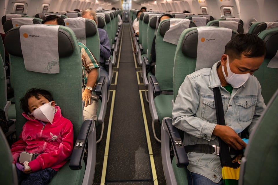 Pasajero de avión cargaba lingotes de oro en el recto para evitar pago de impuestos
