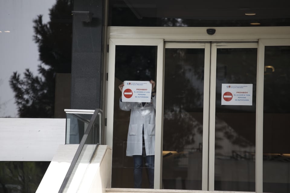 Filtran video de hospital en Madrid, repleto de personas enfermas de Coronavirus y causa conmoción en la gente(VIDEO) featured image