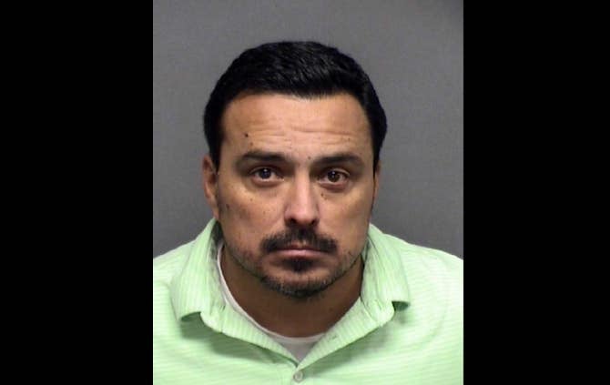 Maestro hispano es acusado de abuso sexual de una de sus alumnas