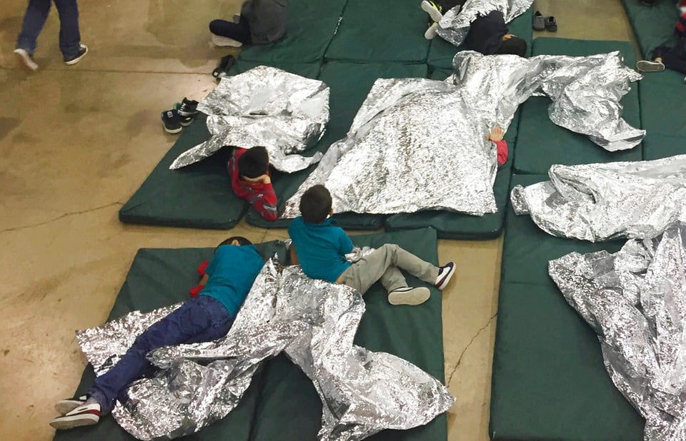 Proyecto de ley busca impedir que ICE arreste a guardianes temporales de niños inmigrantes (VIDEO)