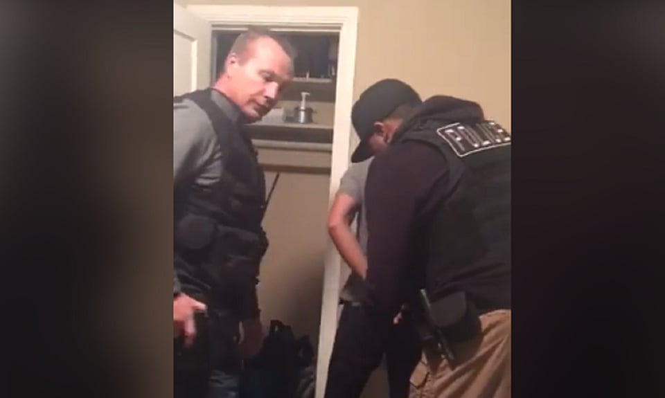 Niños hispanos abrieron la puerta y fueron sorprendidos por ICE