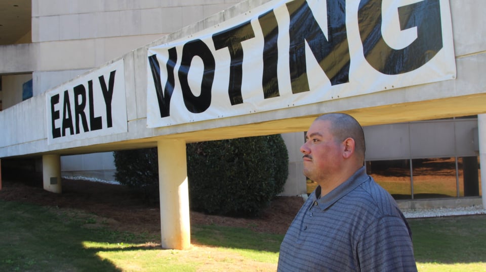 Discriminan a hispanos por hablar español en centro de votación (VIDEO)