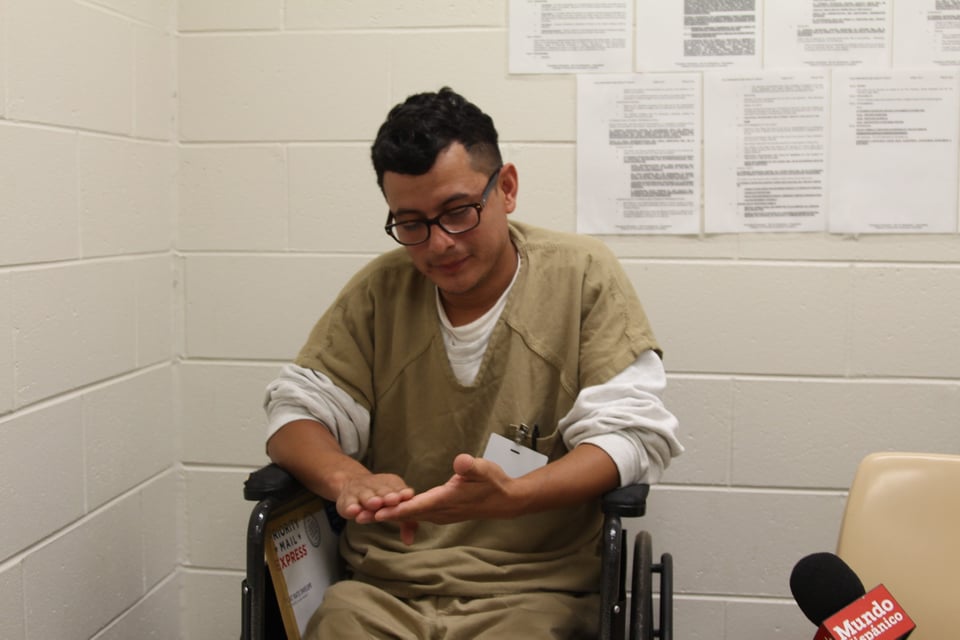 Inmigrante denuncia malos tratos en centro de detención de ICE (VIDEO)