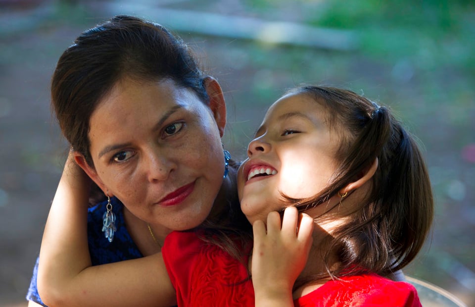 Padres deportados de EE.UU. pueden perder custodia de hijos