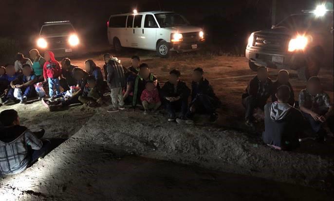 Detienen a casi un centenar de inmigrantes indocumentados en Texas (VIDEO)