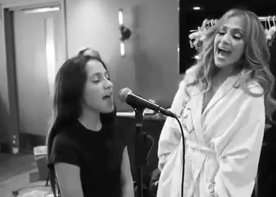 Causa sensación nuevo vídeo de hija de JLo y Marc Anthony cantando junto a su madre