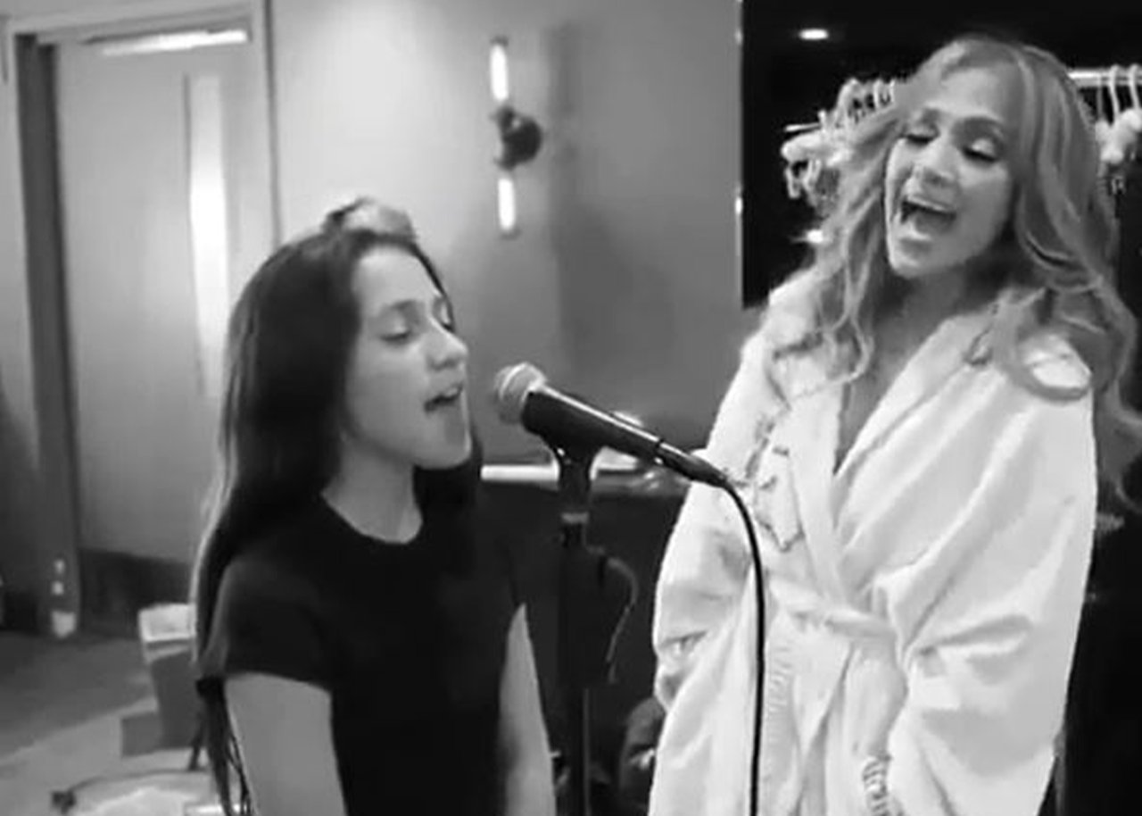 Causa sensación nuevo vídeo de hija de JLo y Marc Anthony cantando junto a su madre