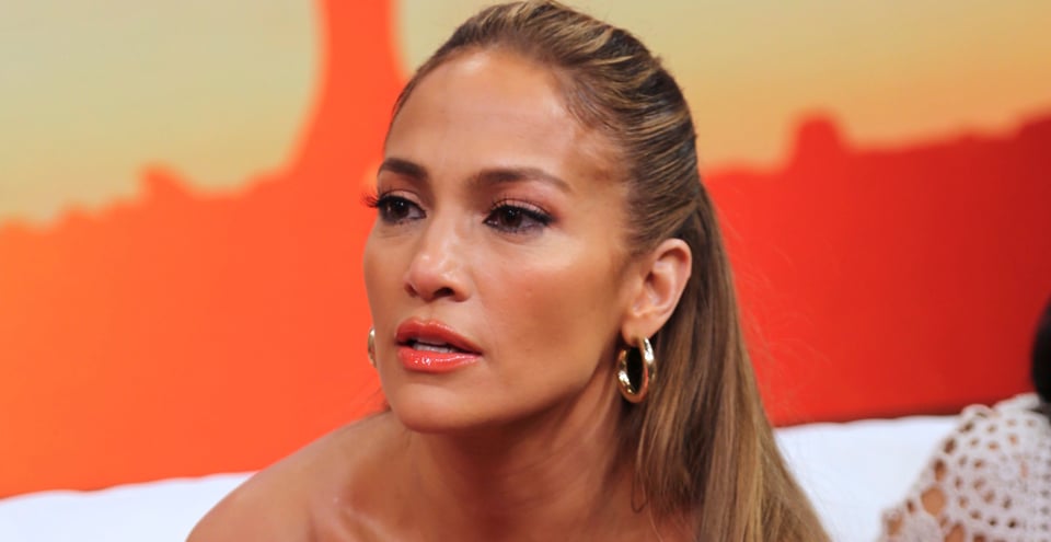 Jennifer López ‘cacheteó’ a conductor de Un Nuevo Día (VIDEO)