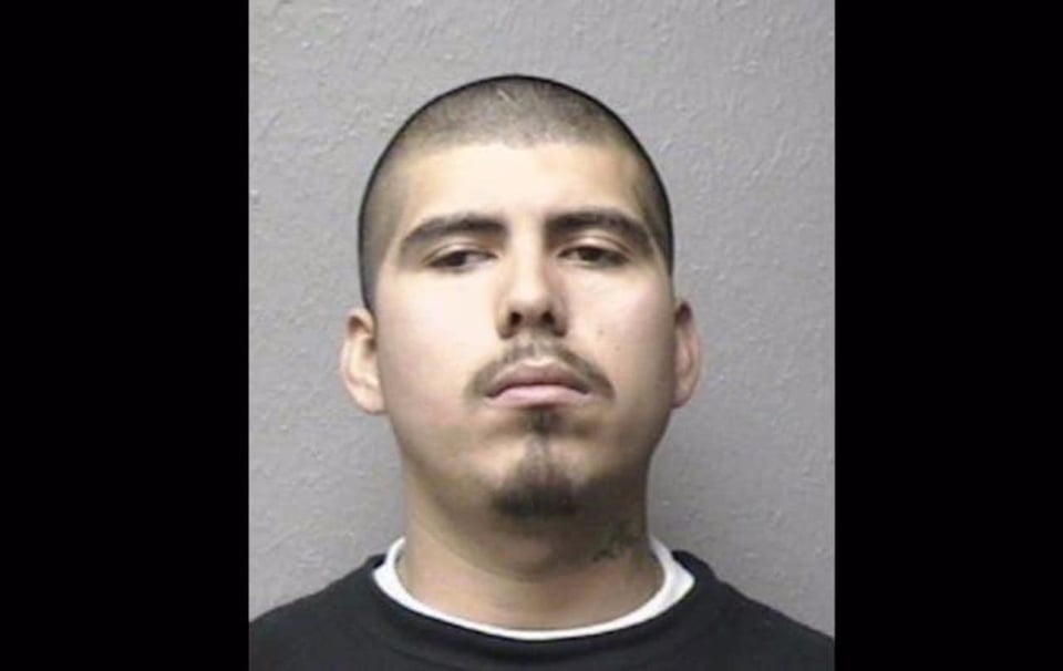 Texas: Hispano es buscado por un asesinato a balazos en un bar