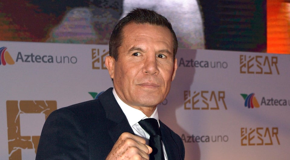 Julio César Chávez sale decepcionado de su hijo en pelea de box y ‘Canelo’ se burla (FOTOS) featured image