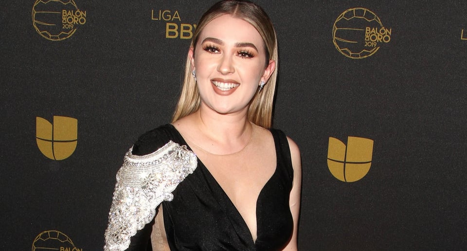 Presumiendo sus pechos en embarrado vestido, Kenia Ontiveros deja en ‘ridículo’ a Mayeli Alonso (FOTOS)