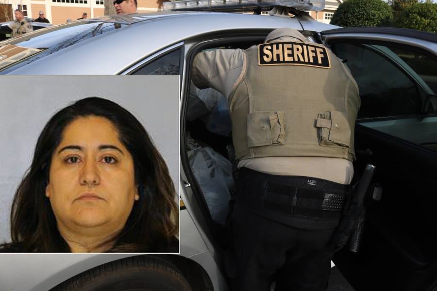 Acusan a cajera hispana de robarse dinero de las multas