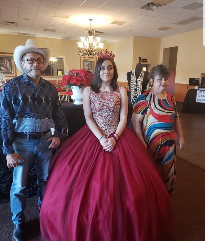 Crónica: Quinceañera hispana se suicida después de ser rescatada de explotador sexual