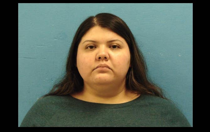 Texas: Acusan a hispana de pasar información confidencial a narcotraficantes