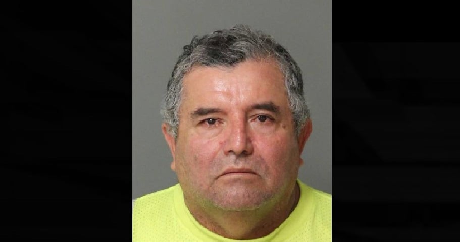 Empleado municipal en Carolina del Norte es acusado de abusar a niña