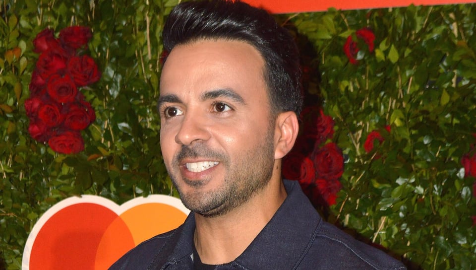 Luis Fonsi y Adamari López se ‘olvidan’ de sus parejas y unen ‘su amor’ ante una tragedia (FOTOS)