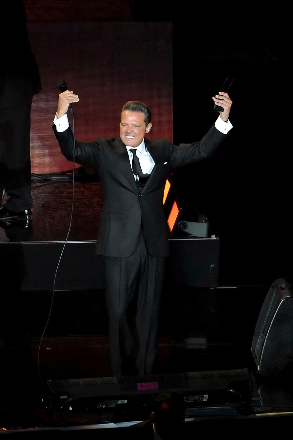 Luis Miguel llora de emoción en concierto en Estados Unidos