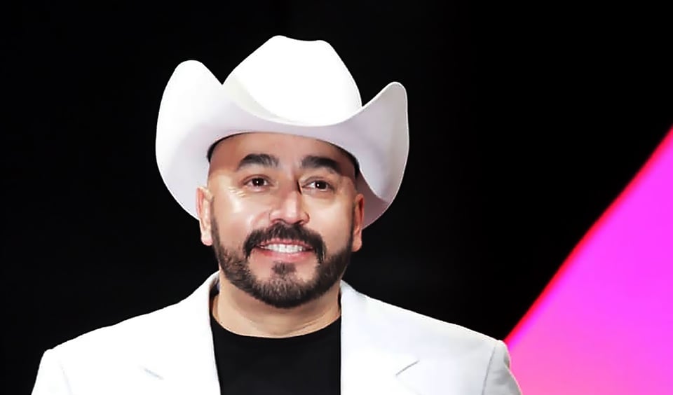 Mayeli Alonso, ex de Lupillo Rivera, publica foto en bata y la critican, pero ella no se queda callada (4 FOTOS)