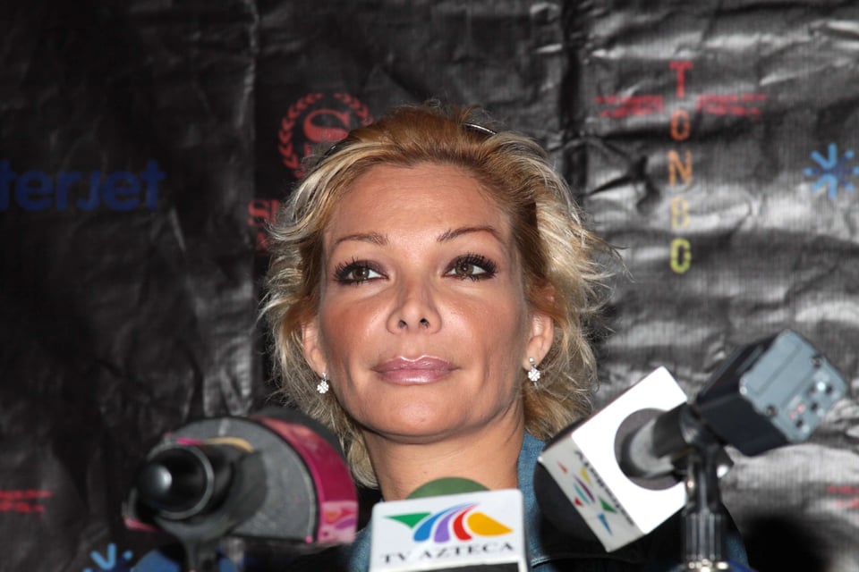 Marisela se viste de novia y la tachan de “borracha” (VIDEO)
