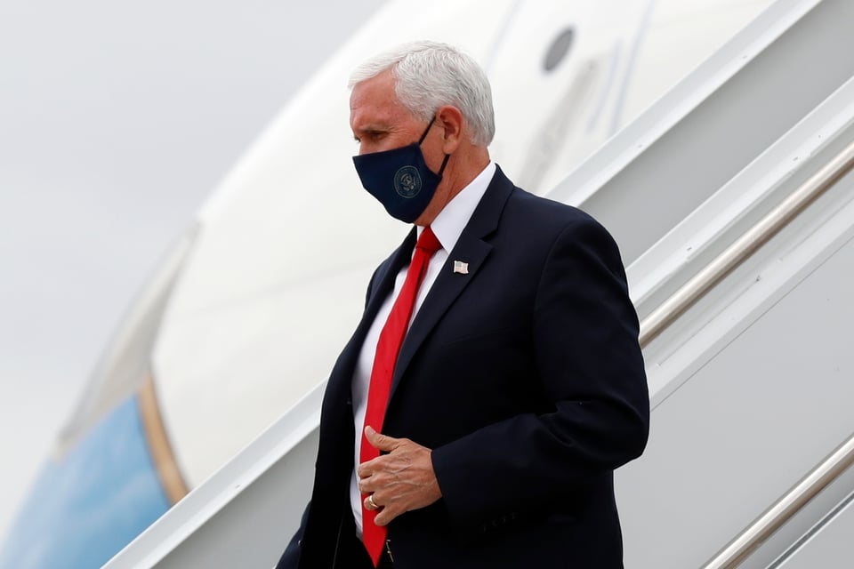Pence ordenó el cierre de fronteras a pesar de que expertos de los CDC se negaron