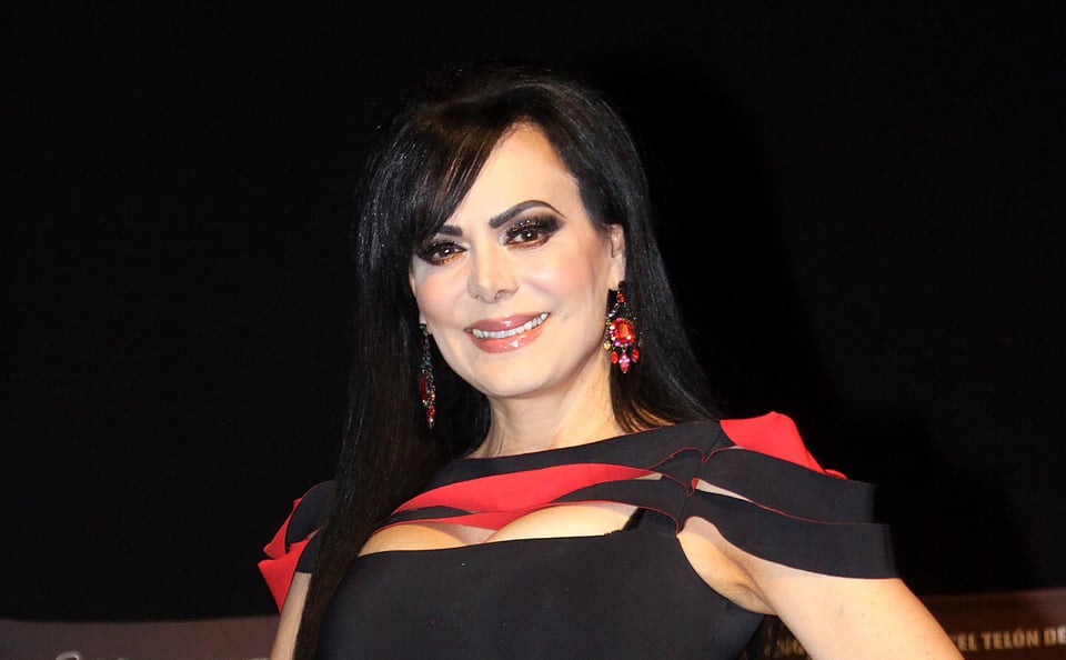 Maribel Guardia muestra ‘intimidad’ en bikini, pero Laura Flores a sus 56 años le hace competencia en traje de baño (FOTOS)