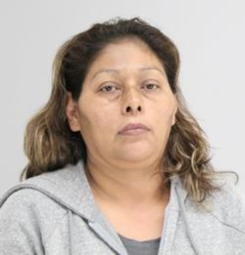 Crónica: Será deportada por culpa de sus pitbull