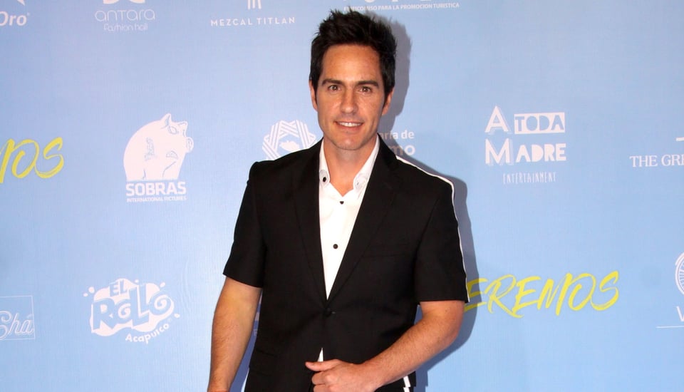 Omar Chaparro ‘balconea’ a Mauricio Ochmann ¡mientras se desviste! featured image
