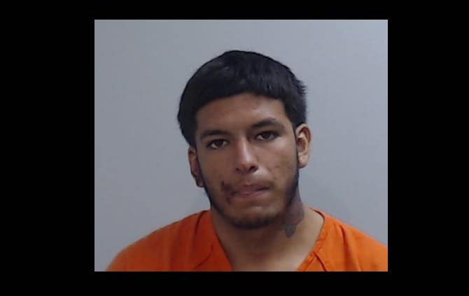 Texas: Acusan a joven de usar su auto para intentar matar a una policía