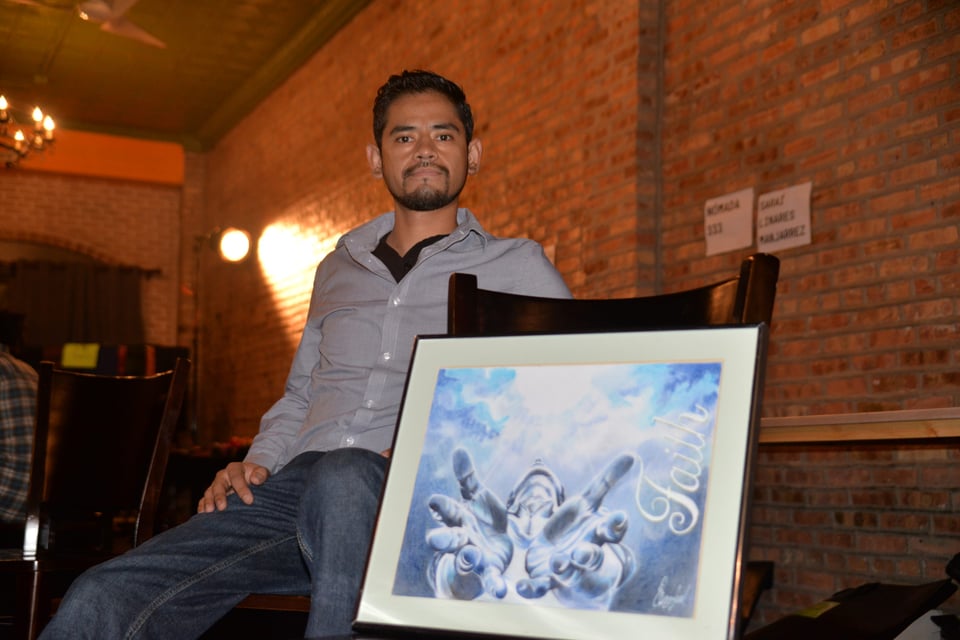Artistas hispanos de Chicago tienden una mano a colega indocumentado en situación crítica (VIDEO)