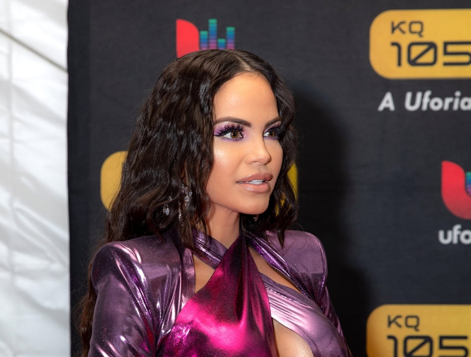 Natti Natasha «abre el apetito» con diminuto bikini y hasta hace dudar a fans de su sexualidad (FOTO)