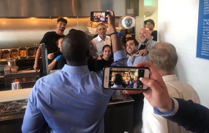 Restaurante de tacos recibió a un cliente inesperado: ¡Barack Obama!