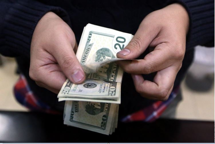 Peso mexicano 13 enero levanta los brazos victorioso featured image