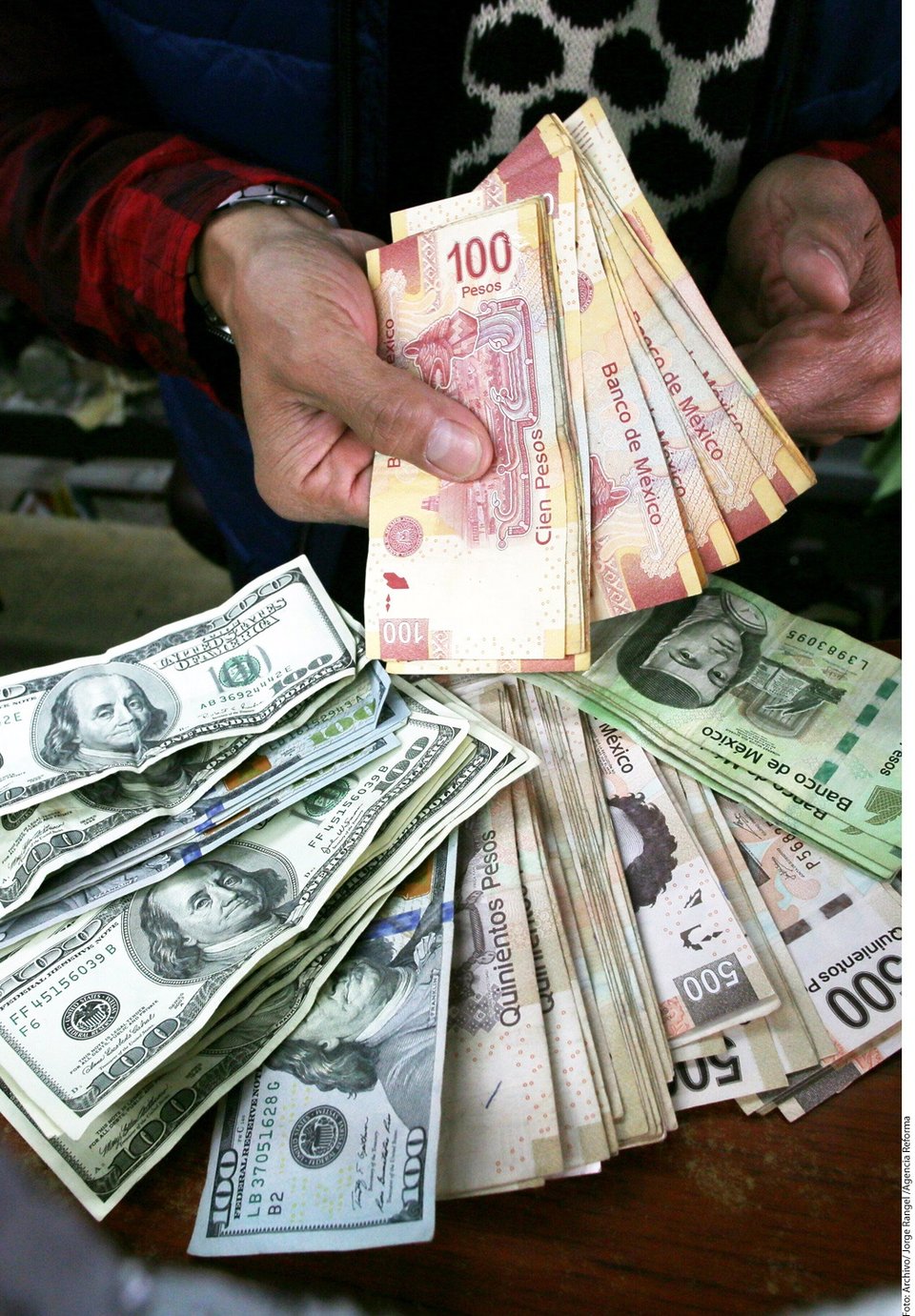 ¿A cuánto está el cambio del dólar al peso el 7 de noviembre y por qué?
