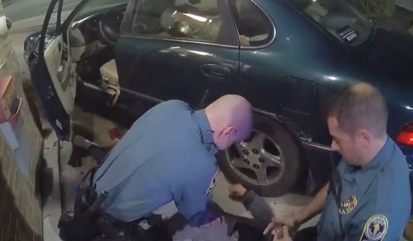 Tres policías de Georgia salvan a joven hispano tras insólito accidente (VIDEO)
