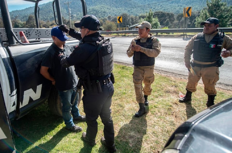En plena Navidad atacan a policías en Coahuila, México y dejan narcomensajes (FOTOS)