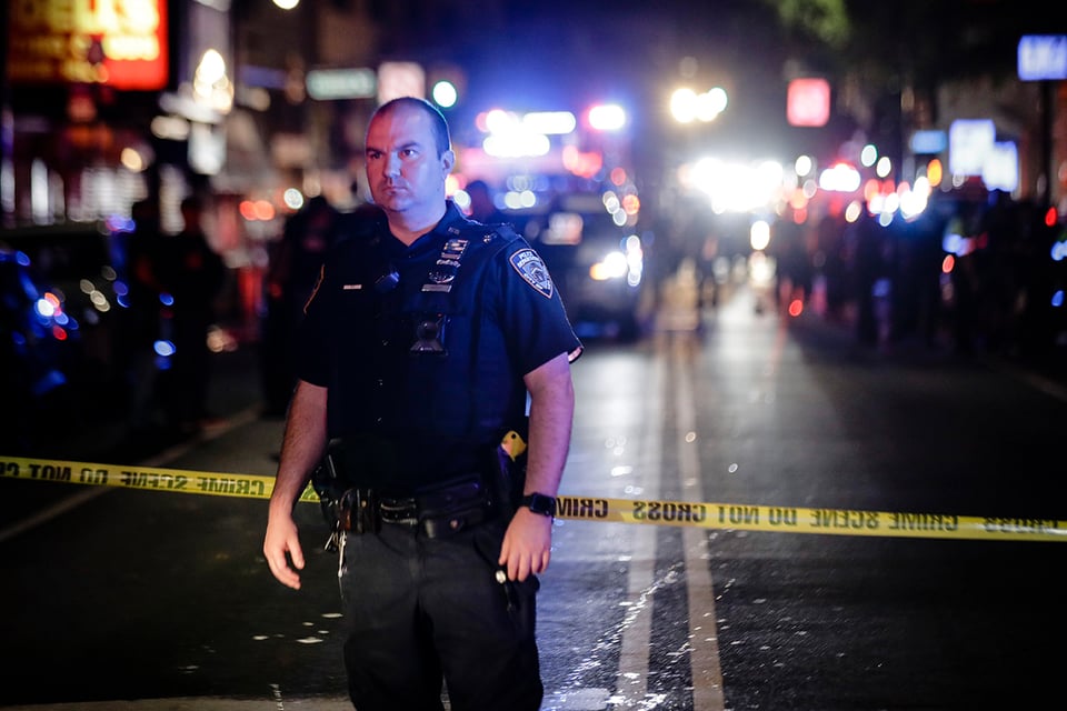 Agente sufre emboscada y agresor recibe disparos, según Policía de Nueva York
