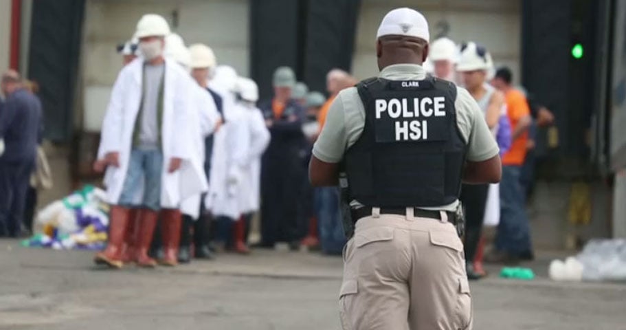 ICE aisla a más de 2,000 inmigrantes por brote de enfermedades en centros de detención featured image