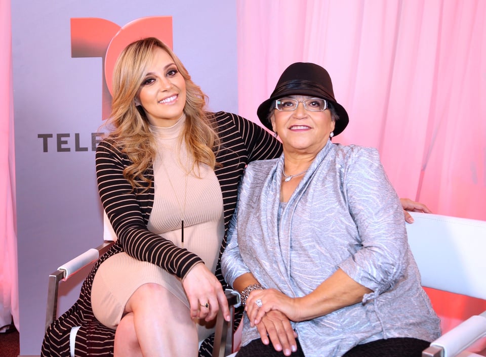 Mamá de Jenni Rivera aparece en silla de ruedas (VIDEO)