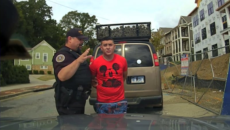 Crónica: ¡Otro preso y de paso deportado por el bendito celular!