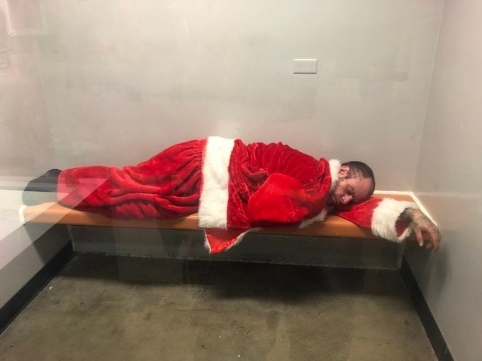 Crónica: Arrestan a ‘Santa Claus’ por sus decisiones equivocadas