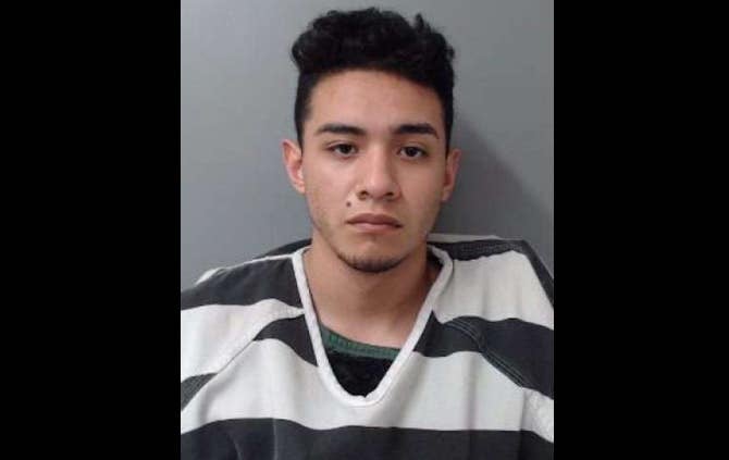 Texas: Acusan a joven hispano de matar a cuchilladas a una familia en Laredo featured image