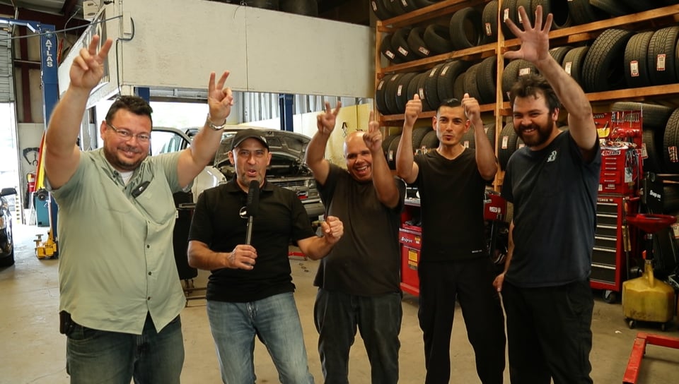 Empezó con una caja de herramientas y hoy su taller mecánico es de los mejores de Atlanta (VIDEO)
