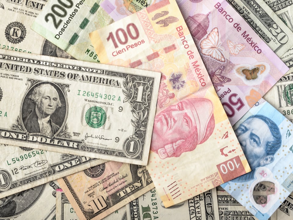 Peso mexicano avanza frente al dólar: cambio el 6 de febrero y por qué